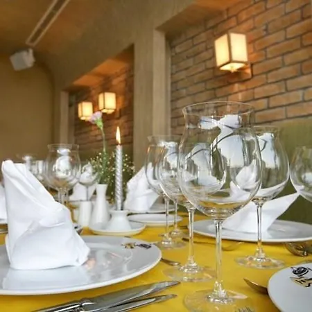 Grand Pearl & Σιντέ