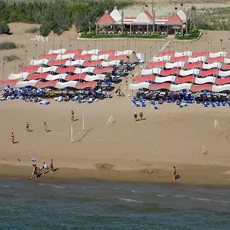 Grand Pearl & Semesteranläggning (resort)