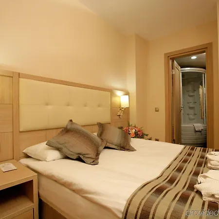 Grand Pearl & Semesteranläggning (resort)