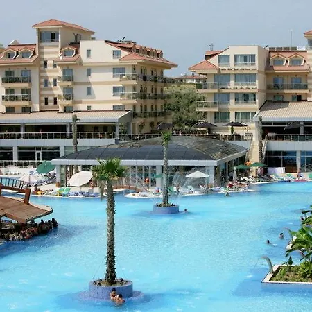 Grand Pearl & Semesteranläggning (resort)